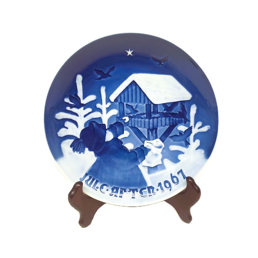 Bing & Grondahl B&G Fuglenes Jul Christmas Plate 1967 Copenhagen Feed the Birds